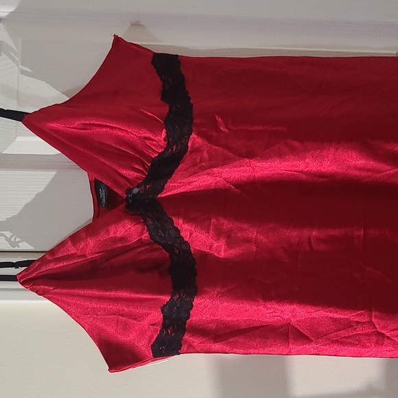 Red Slip - Picture 2 of 3